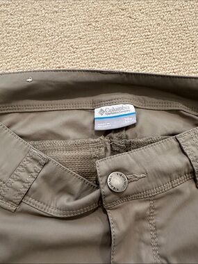 Men's Columbia Cargo Pants in Olive